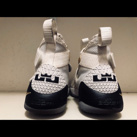 LeBron Soldier 11 - Picture 2 of 3